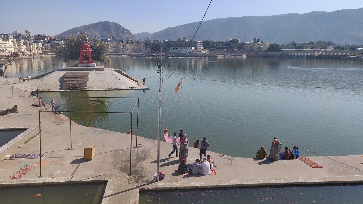 The ghats around Pushkar lake at the end of the Ajmer and Pushkar day
