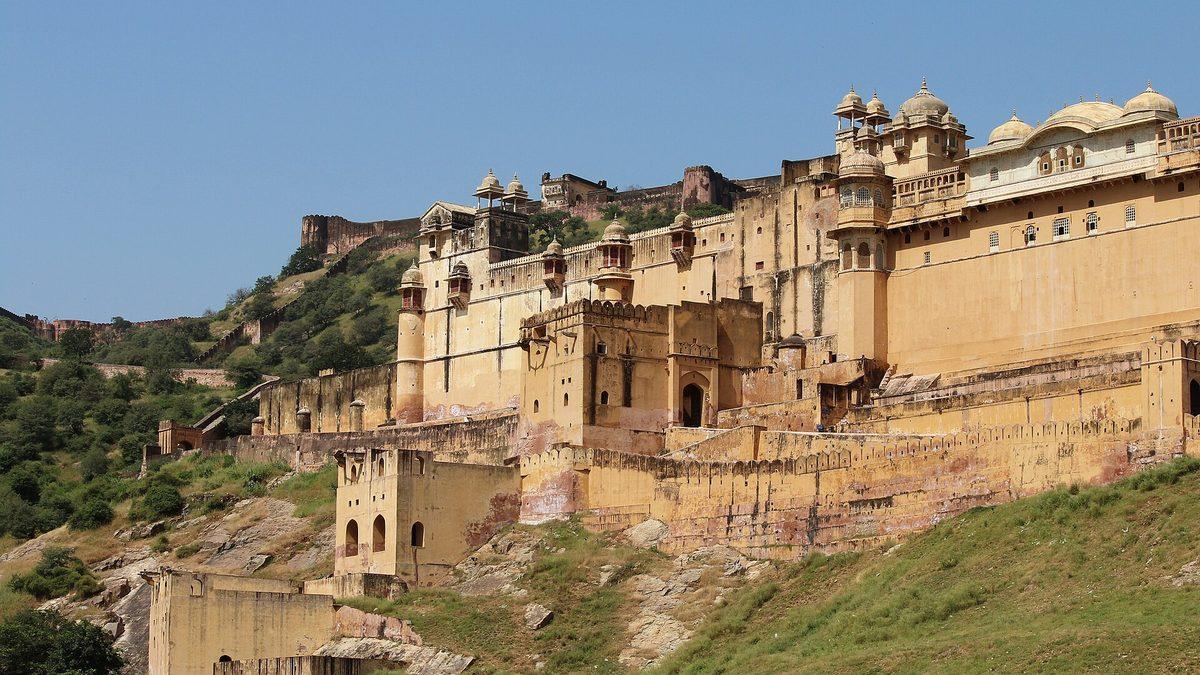 Amber Fort above Maota lake, the main stop on the Jaipur city tour